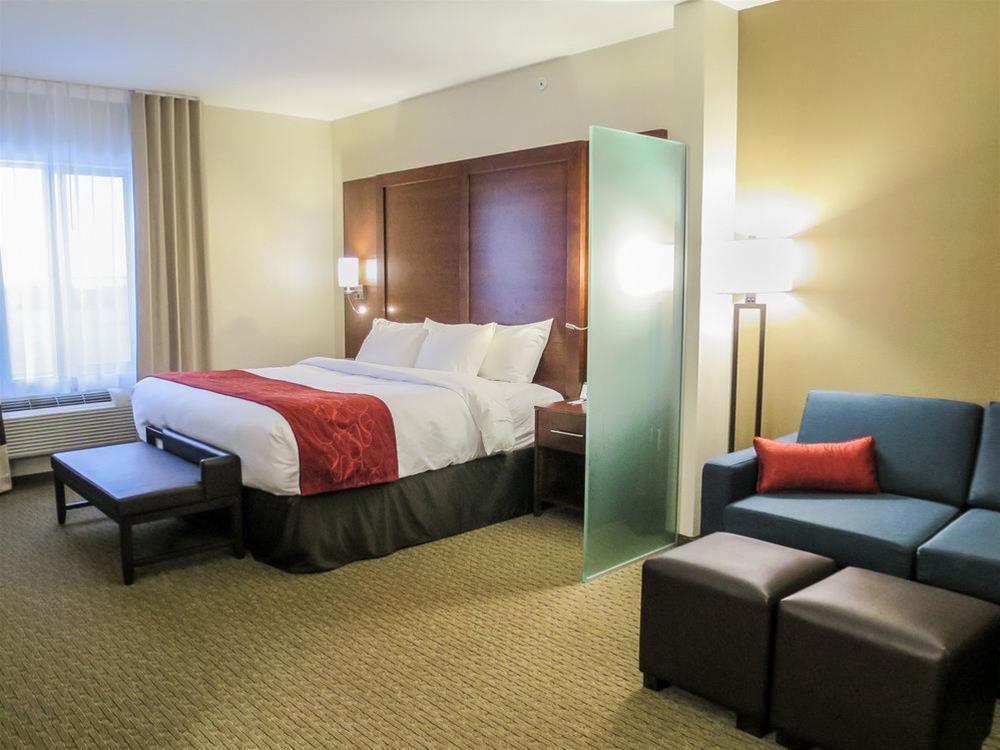Comfort Suites Regina Exterior photo