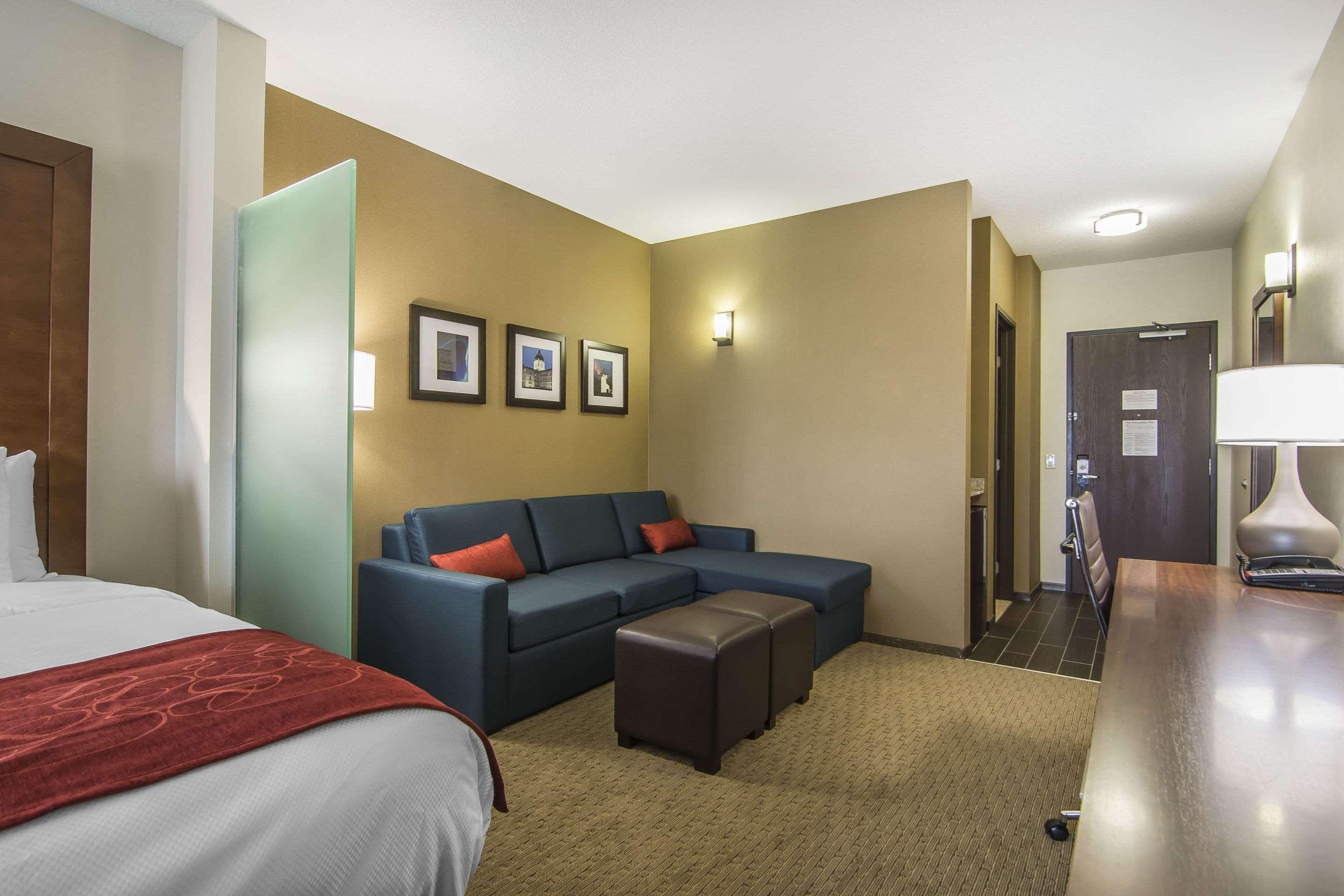 Comfort Suites Regina Exterior photo
