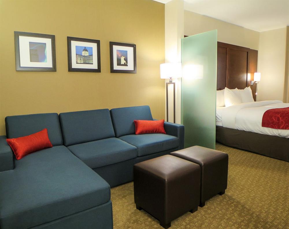 Comfort Suites Regina Exterior photo