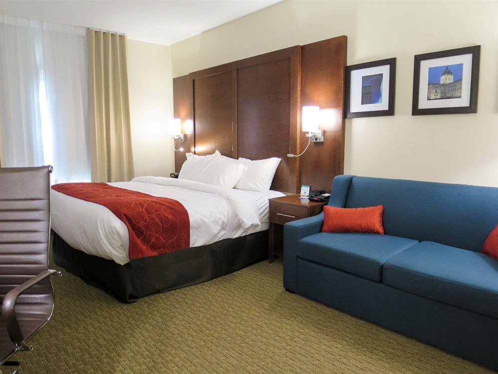 Comfort Suites Regina Exterior photo